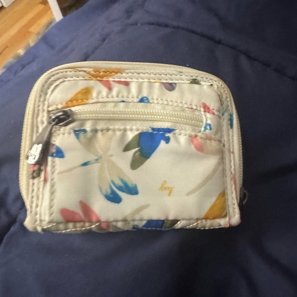 Wallet brand lug to protect your charge cards - Picture 4 of 15